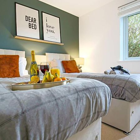 Canal Side Apartment With Balcony, Secure Parking, Self Check-In, Fast Wifi And Smart Tv With Sky Tv And Netflix By Yoko Property Milton Keynes Eksteriør bilde