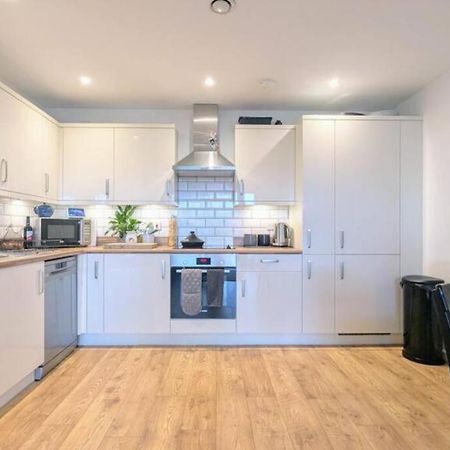 Canal Side Apartment With Balcony, Secure Parking, Self Check-In, Fast Wifi And Smart Tv With Sky Tv And Netflix By Yoko Property Milton Keynes Eksteriør bilde