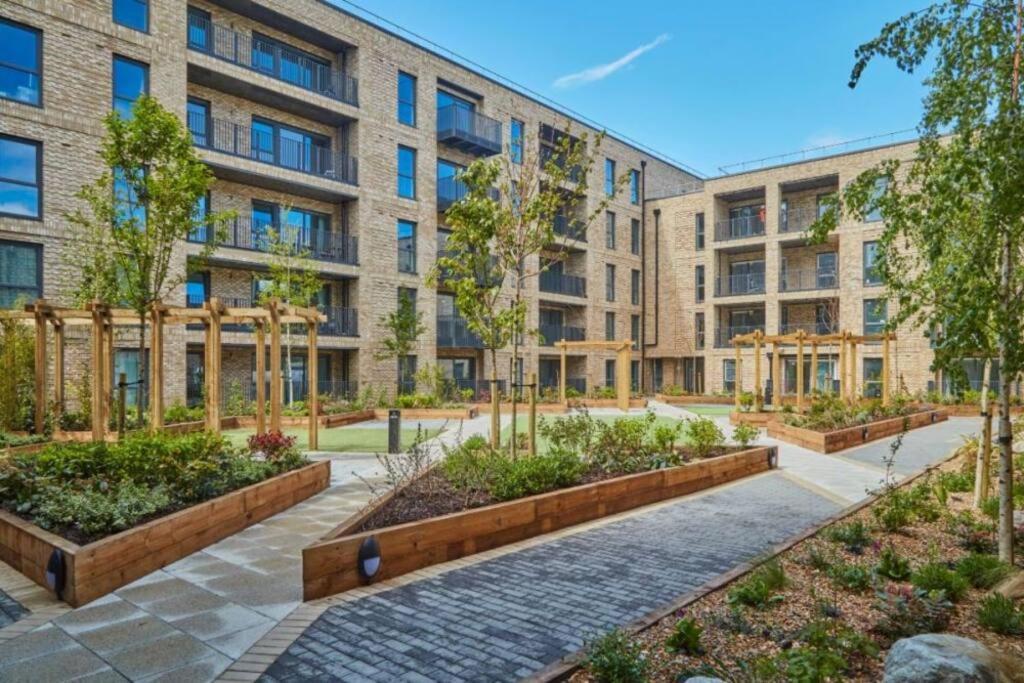 Canal Side Apartment With Balcony, Secure Parking, Self Check-In, Fast Wifi And Smart Tv With Sky Tv And Netflix By Yoko Property Milton Keynes Eksteriør bilde